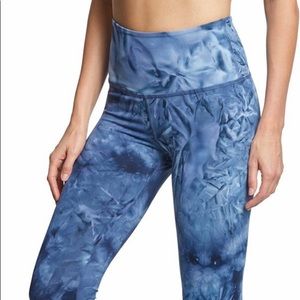 Beyond Yoga Smokeshow high wasted capris